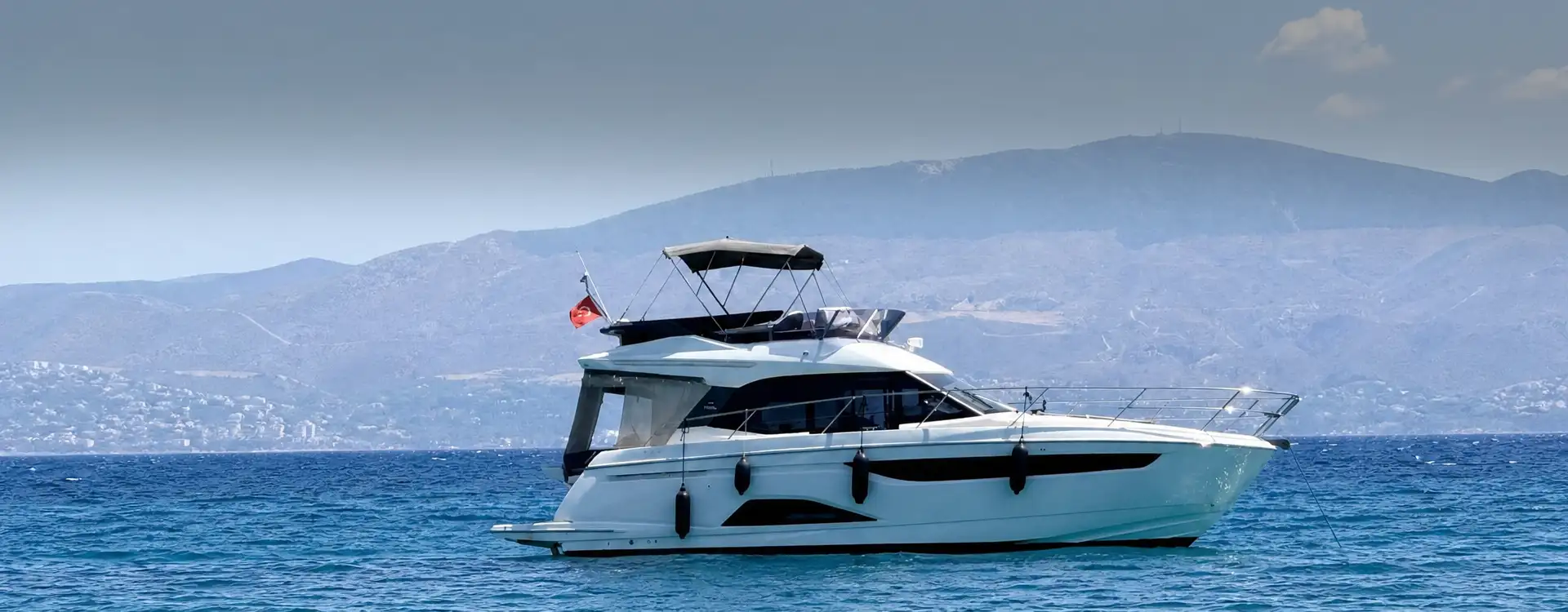 Bavaria R40 Fly jetzt zum Sonderpreis bei Bootscenter Keser in Berlin